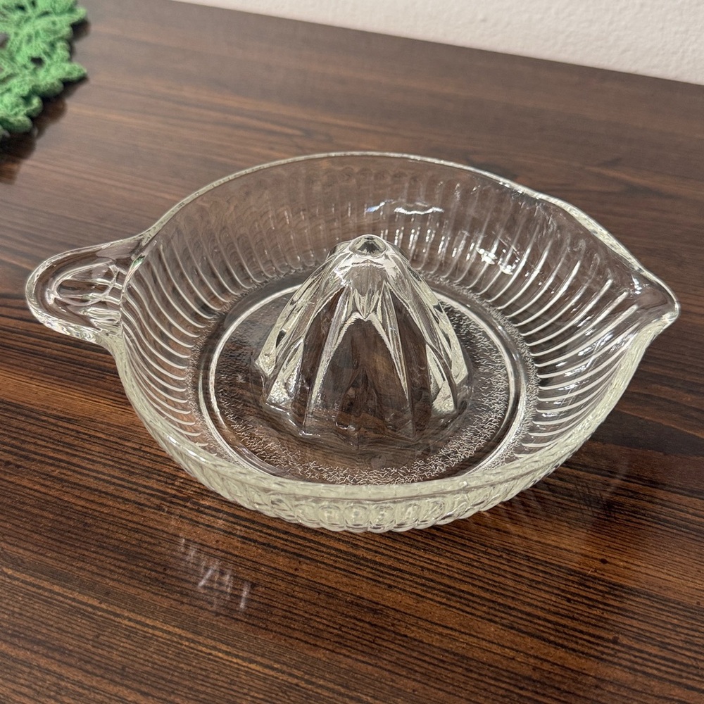 Vintage Clear Glass Citrus Juicer Lemon or Lime Juicer